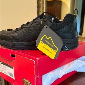 New Balance Men's Black Slip-Resistant Athletic Shoes 11.5 wide